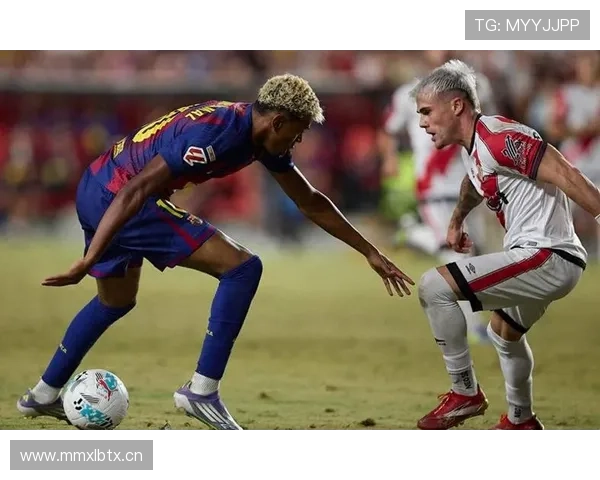 巴萨进攻体系过度依赖边路，现阶段战术单一性对赛季走势形成制约