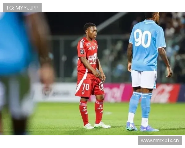 登贝莱今天穿的鞋比我一月工资还贵，这生活到底怎么活的…