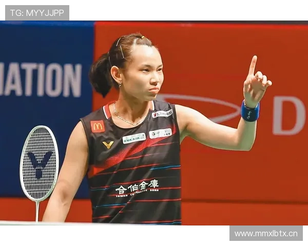 何冰娇地铁照流出，穿得像邻家却戴着能买房的手链