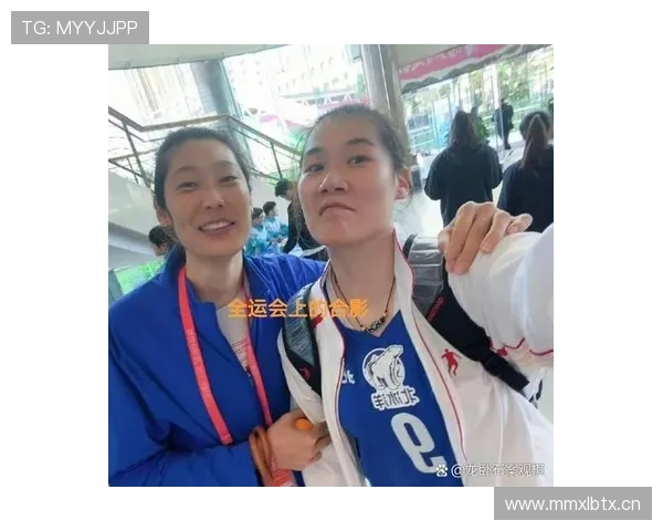 李盈莹随手拎的包，我一年的外卖费都不够